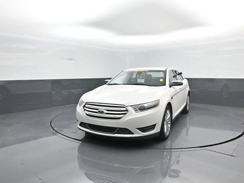 Used 2018 Ford Taurus Limited FWD image 4