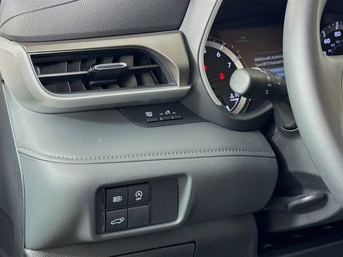 Used 2025 Toyota Highlander XLE AWD/4WD image 20