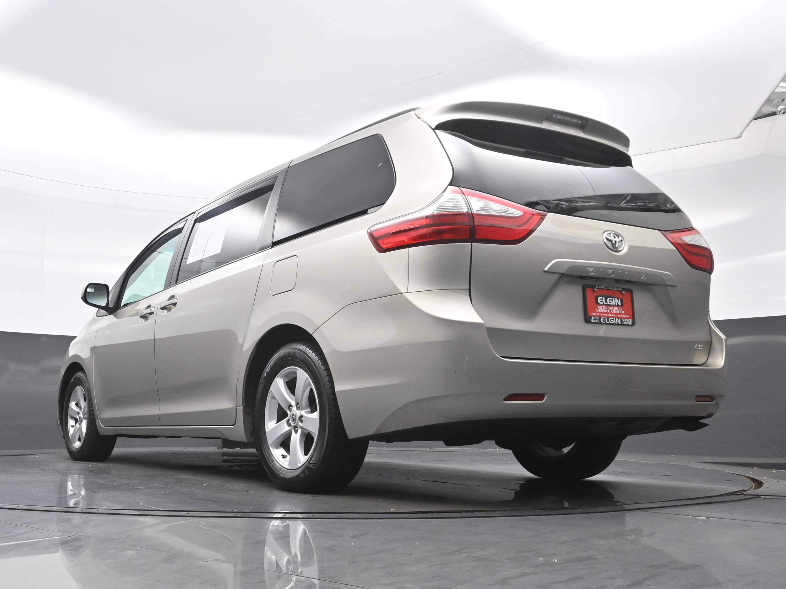 Used 2016 Toyota Sienna LE FWD image 28