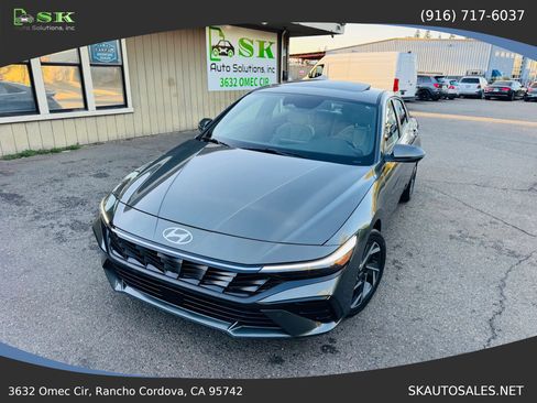 Used 2024 Hyundai Elantra Limited FWD image 12