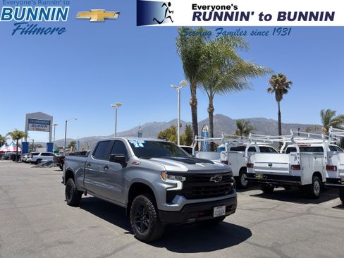 Used 2024 Chevrolet Silverado 1500 LT Trail Boss w/ Convenience Package II AWD/4WD image 1