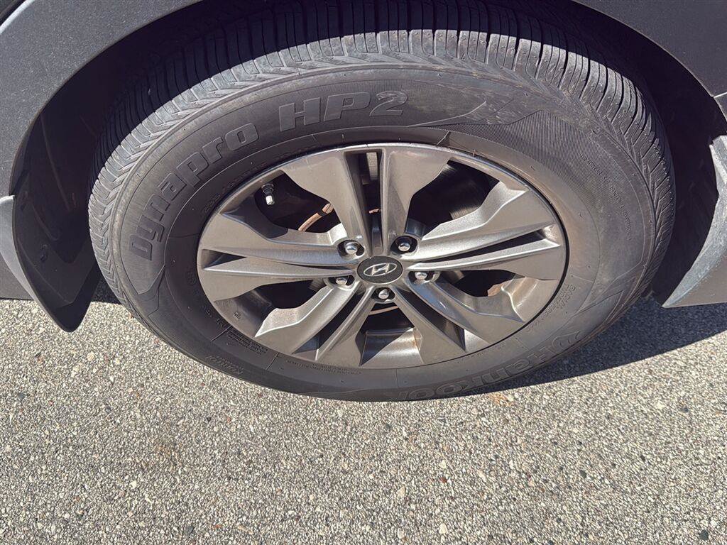 Used 2013 Hyundai Santa Fe Sport FWD image 2