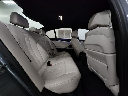 Used 2018 BMW 530e xDrive image 28