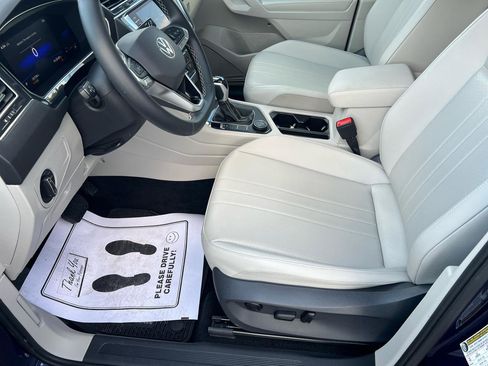 Used 2022 Volkswagen Tiguan SE w/ Panoramic Sunroof Package AWD/4WD image 10