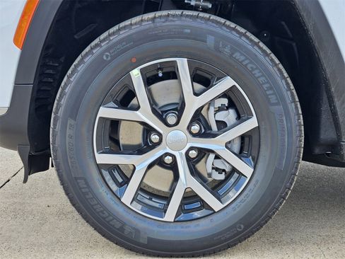 New 2025 Jeep Grand Cherokee L Limited image 10