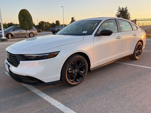 New 2025 Honda Accord SE image 1