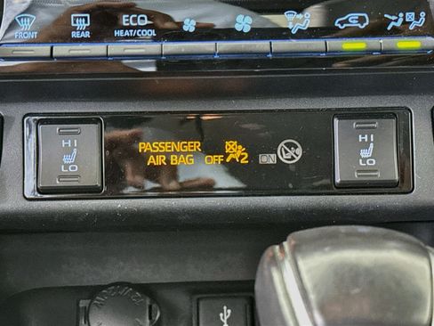 Used 2020 Toyota RAV4 XLE Premium AWD/4WD image 19