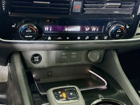 Certified 2024 Nissan Rogue SL FWD image 8