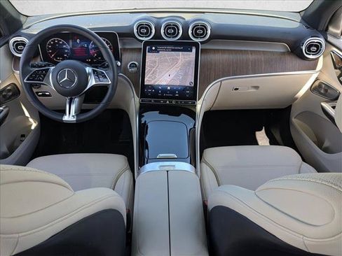 Used 2025 Mercedes-Benz GLC 300 image 14