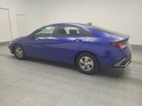 Used 2025 Hyundai Elantra SE FWD image 3