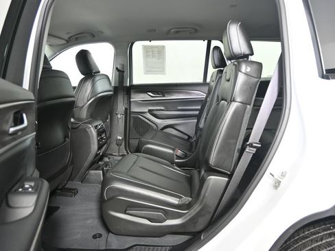 Used 2023 Jeep Grand Cherokee L Limited w/ Luxury Tech Group II AWD/4WD image 19