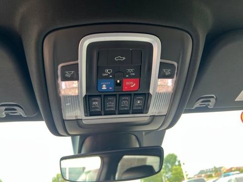 Used 2022 RAM 1500 Limited AWD/4WD image 17