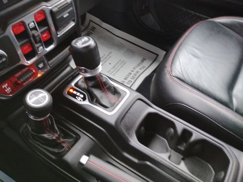 Used 2018 Jeep Wrangler Unlimited Rubicon image 13