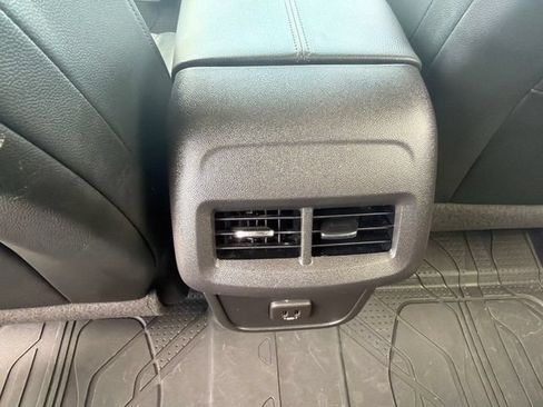 Used 2023 Chevrolet Equinox Premier AWD/4WD image 21