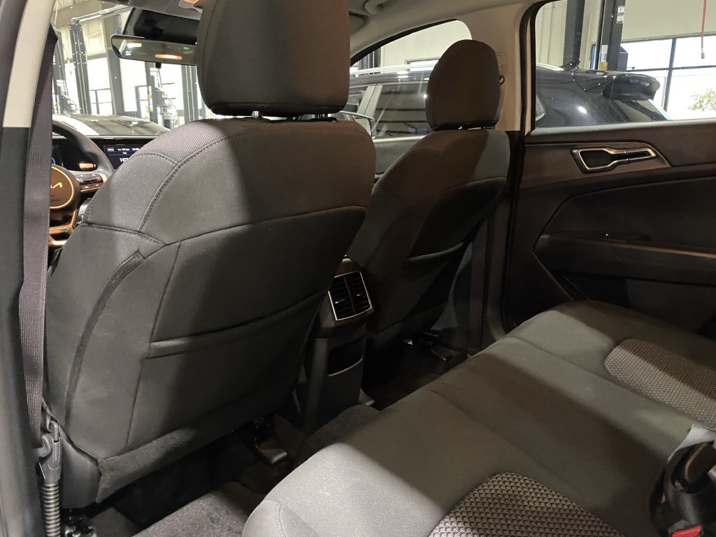 Used 2025 Kia Sportage LX FWD image 5