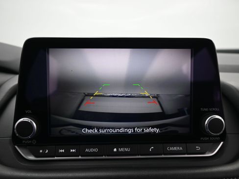 Used 2025 Nissan Rogue SV FWD image 22