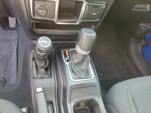 Used 2021 Jeep Gladiator Sport image 20