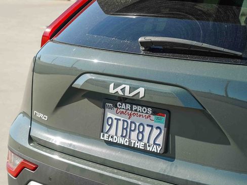 Used 2025 Kia Niro EX FWD image 8