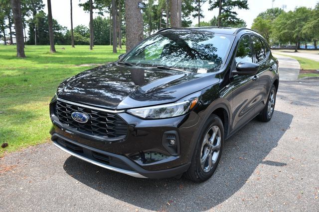 Used 2025 Ford Escape ST-Line Select AWD/4WD image 7
