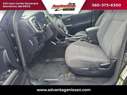 Used 2017 Toyota Tacoma TRD Sport w/ Premium & Technology Package AWD/4WD image 17