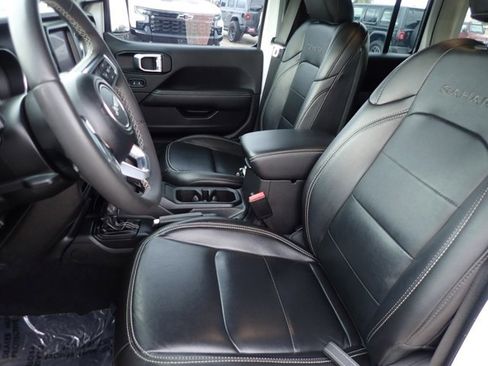 Used 2023 Jeep Wrangler Sahara image 11