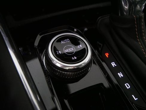 Used 2025 GMC Canyon AT4 w/ Technology Plus Package AWD/4WD image 27