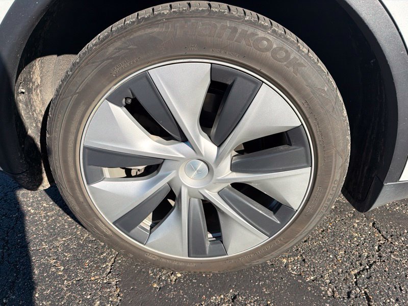 Used 2022 Tesla Model Y Long Range AWD/4WD image 9
