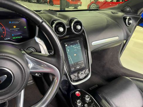 Used 2020 McLaren GT image 32