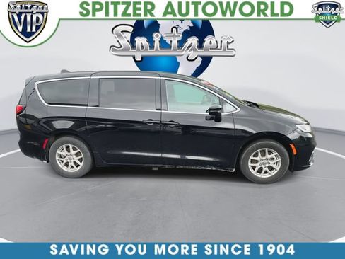 Used 2024 Chrysler Pacifica Touring-L FWD image 10