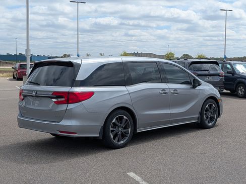 Used 2023 Honda Odyssey Elite image 2