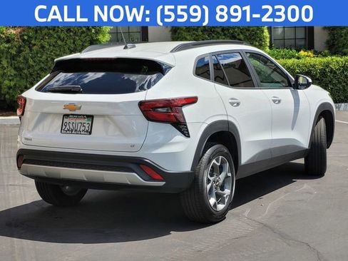 Used 2025 Chevrolet Trax LT FWD image 5