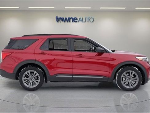 Used 2021 Ford Explorer XLT w/ Equipment Group 202A image 5