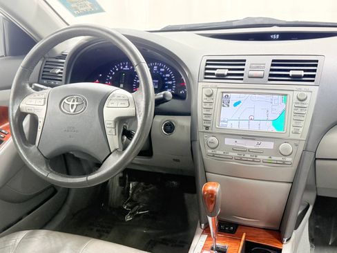 Used 2011 Toyota Camry XLE w/ SE/XLE Extra-Value Pkg image 19