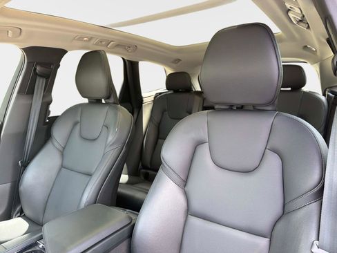 Certified 2025 Volvo XC60 B5 Core AWD/4WD image 19
