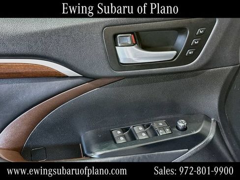 Used 2015 Toyota Highlander Limited Platinum AWD/4WD image 18