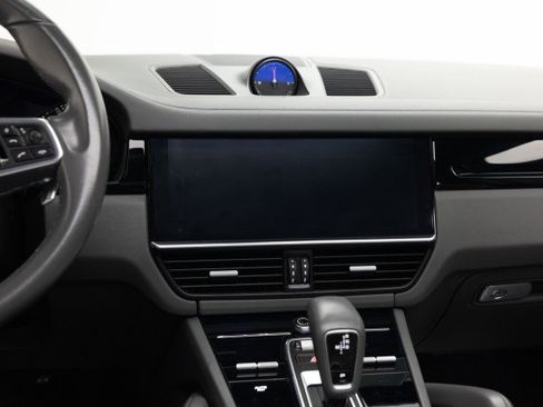 Used 2019 Porsche Cayenne image 40