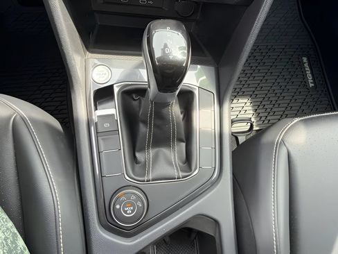 Used 2024 Volkswagen Tiguan SE AWD/4WD image 18