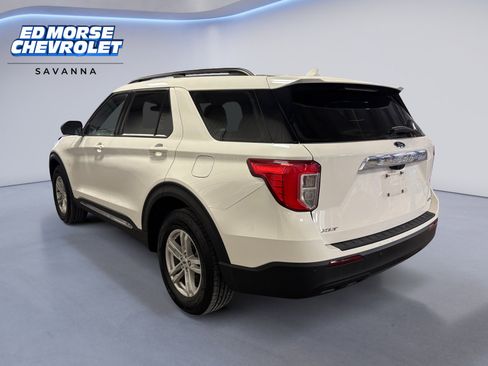 Used 2022 Ford Explorer XLT image 3