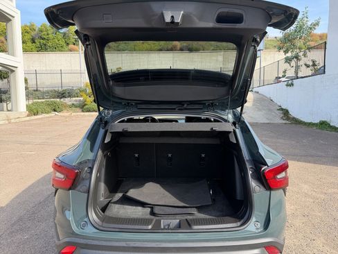 Used 2025 Chevrolet Trax LT w/ LT Convenience Package image 29