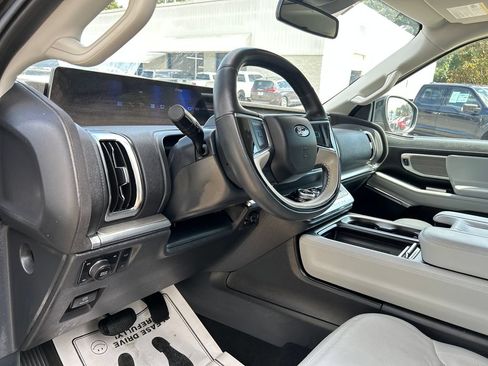 Used 2025 Ford Expedition Max Platinum w/ Driver's Package AWD/4WD image 10