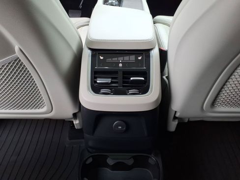 Used 2022 Volvo XC90 T8 Inscription w/ Advanced Package AWD/4WD image 10
