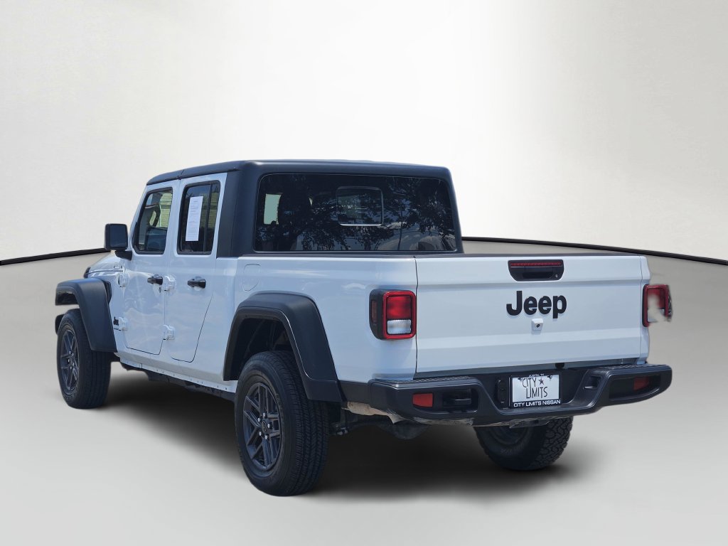 Used 2025 Jeep Gladiator Sport AWD/4WD image 7