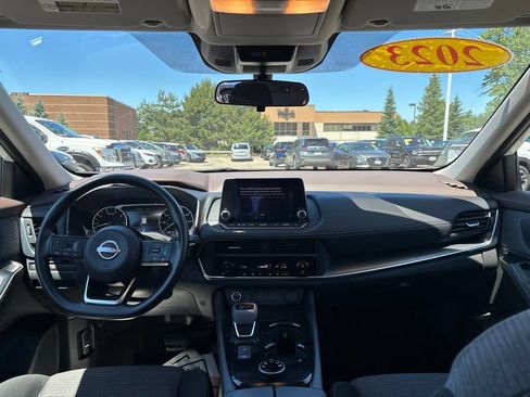 Used 2023 Nissan Rogue SV AWD/4WD image 14
