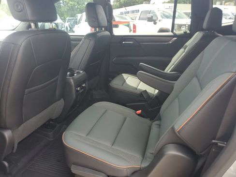 Used 2025 GMC Acadia AT4 AWD/4WD image 13