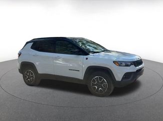 Used 2025 Jeep Compass Trailhawk video 2