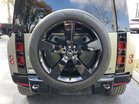 Used 2023 Land Rover Defender 110 X-Dynamic SE image 8