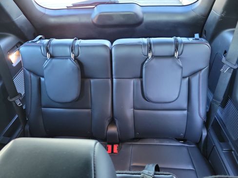 Used 2025 Ford Explorer ST-Line w/ ST-Line Street Pack AWD/4WD image 13