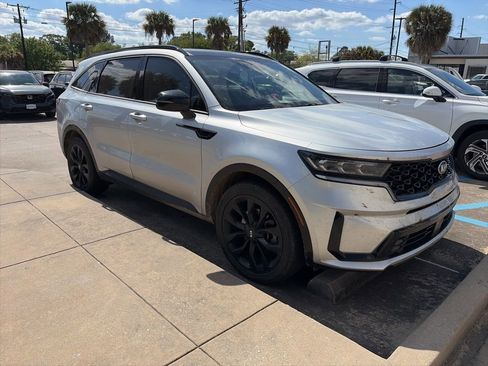 Used 2021 Kia Sorento SX image 2
