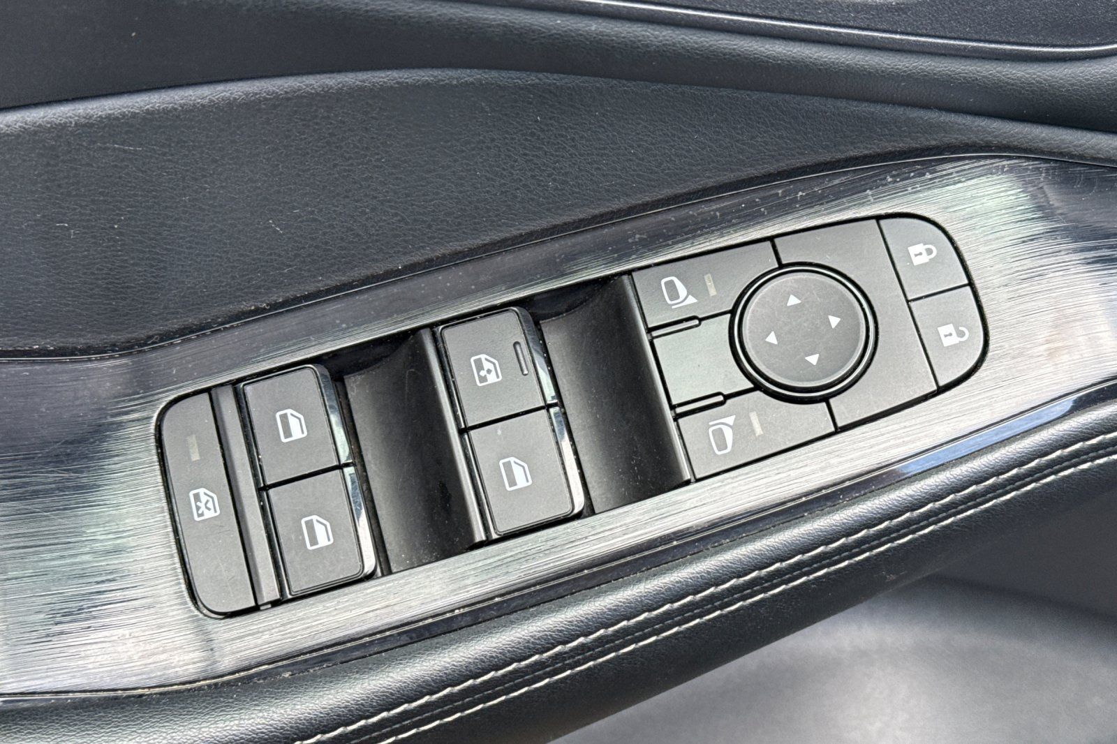 Certified 2024 Nissan Rogue SV AWD/4WD image 14