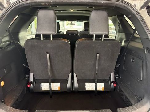 Used 2018 Ford Explorer XLT w/ Equipment Group 202A AWD/4WD image 6